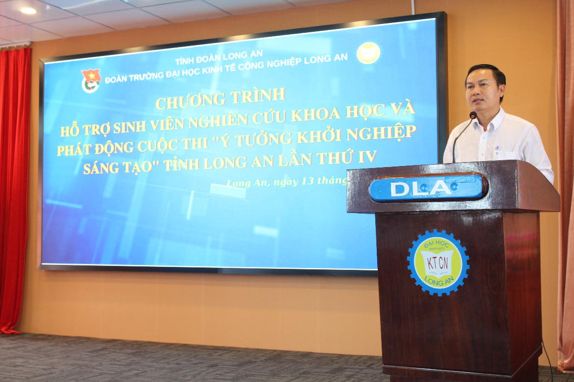 ThS Lê Thanh Quang – Giám đốc Trung tâm Ứng dụng, Kỹ thuật, Thông tin KH&CN thuộc Sở Khoa học và Công nghệ tỉnh Long An chia sẻ thông tin bổ ích về nghiên cứu khoa học cùng đoàn viên, sinh viên DLA