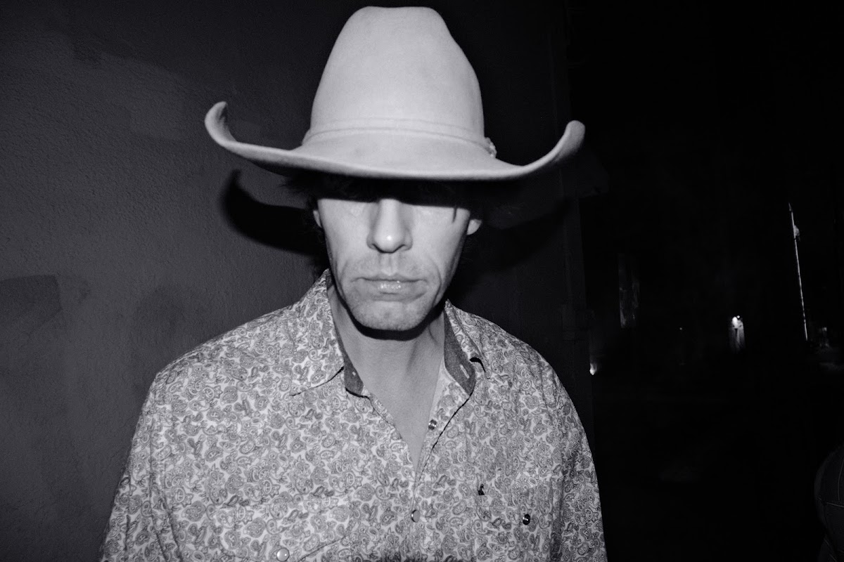 @tlau.photos_thelostandunfounds_2026-03-14_austin_last_night_noir_045