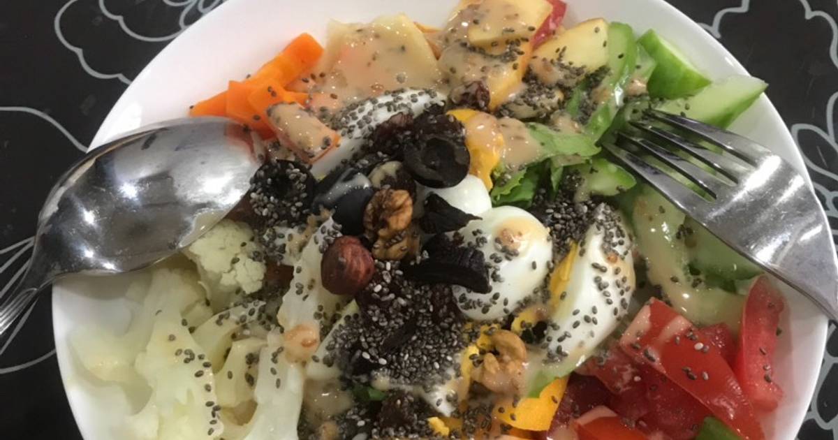 Salad rau, trái cây cho bữa sáng nhanh và đủ chất