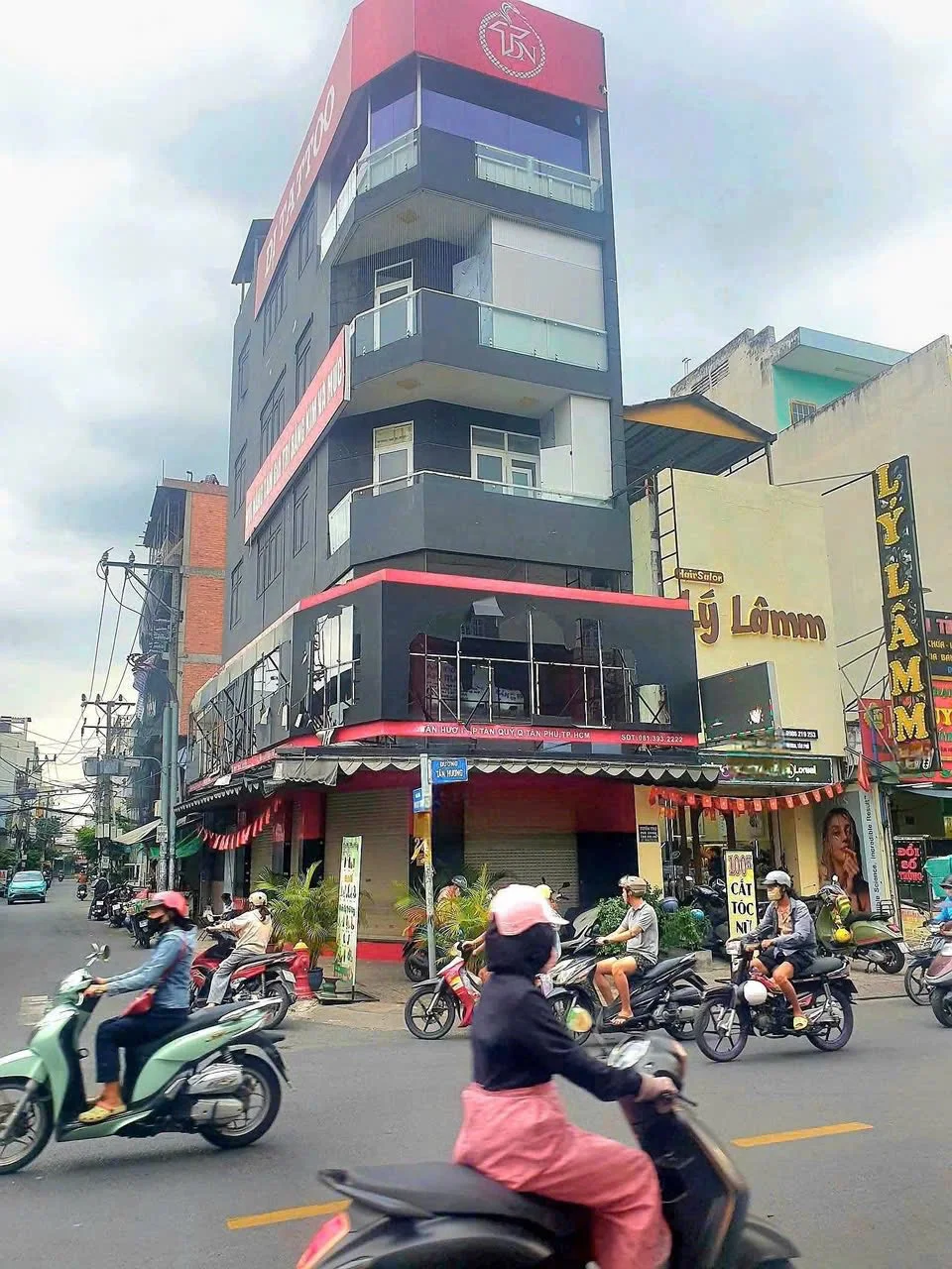 Cho thuê Tòa Nhà Góc 2 MT 5,2x16m, 5 Tầng, Thang Máy, Tân Hương, Quận Tân Phú