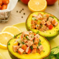 Cho phần salad đã trộn vào từng quả bơ nữa là đã hoàn thành rồi. Thật đơn giản đúng không nào? Món ăn này phù hợp với những bạn đang giảm cân hay chỉ đơn giản là bạn muốn bữa ăn của mình thêm màu sắc, phong phú hơn. Bạn nhớ lưu lại công thức và khoe với chúng mình thành phẩm nhé!