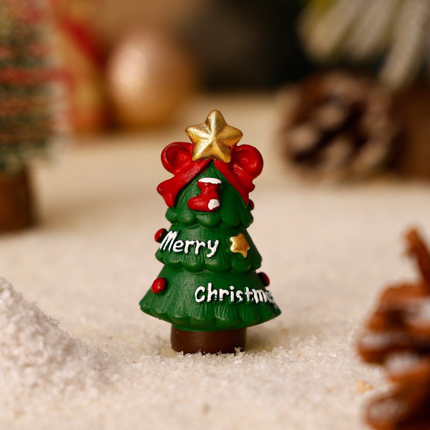 Dekorative Weihnachtsfiguren aus Kunstharz