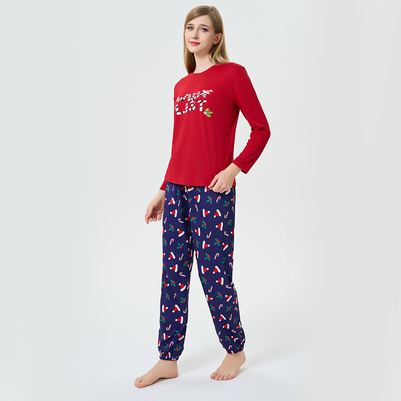 Women's pajama set with Christmas motif