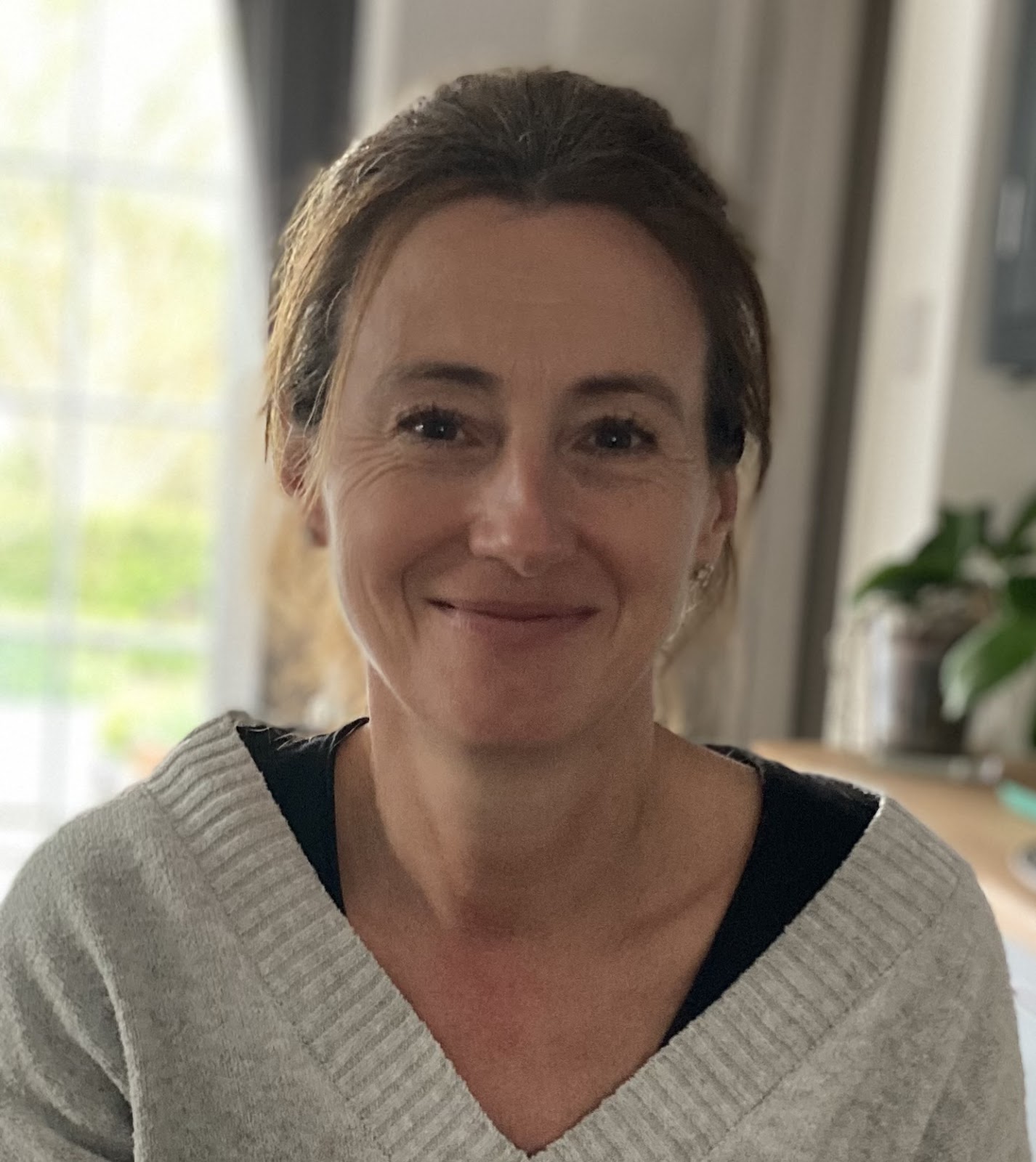 Dr Caroline Stovell