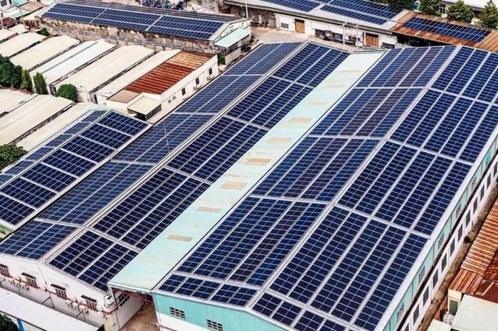 Đề xuất hỗ trợ vốn, tín dụng cho hộ dân lắp điện mặt trời mái nhà - Đài Phát thanh và truyền hình Hà Nội