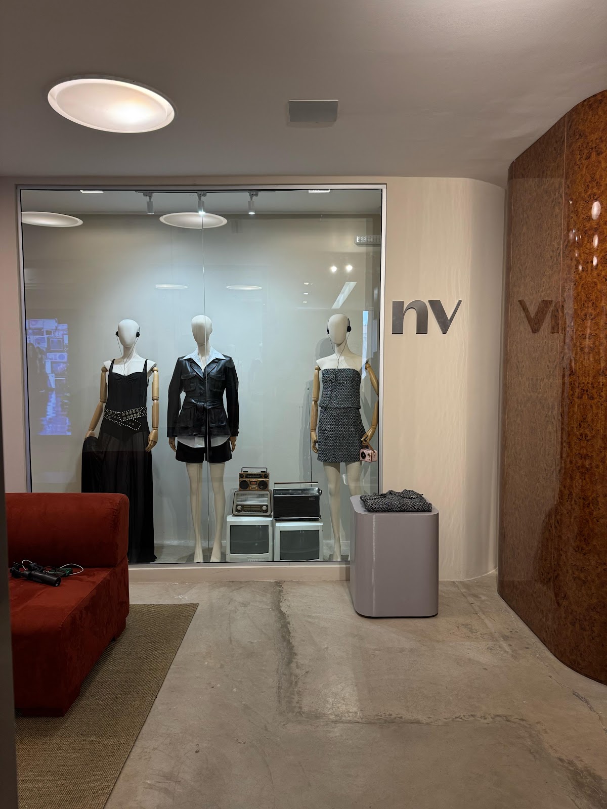 Nati Vozza no showroom — showroom Low Profile + Dreams