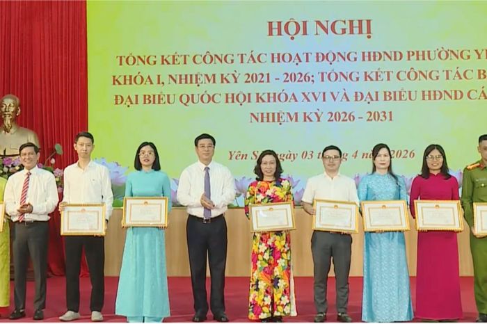 Phường Yên Sở khen thưởng thành tích trong công tác bầu cử - Đài Phát thanh và truyền hình Hà Nội
