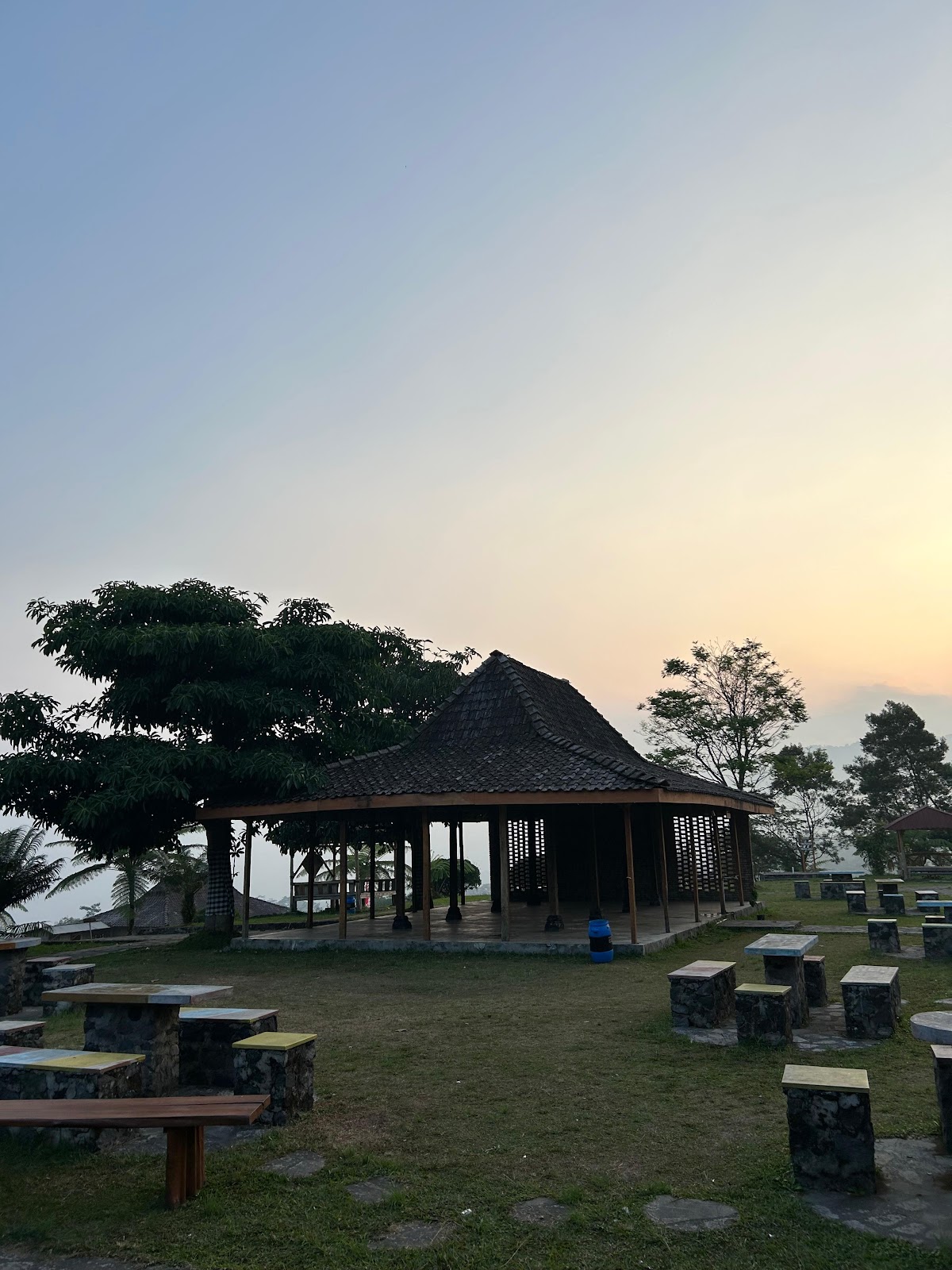 Gazebo dan tempat bersantai — foto 2