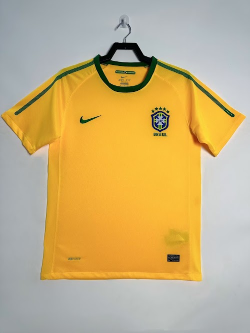 Equipación local de Brasil 2010.jpeg