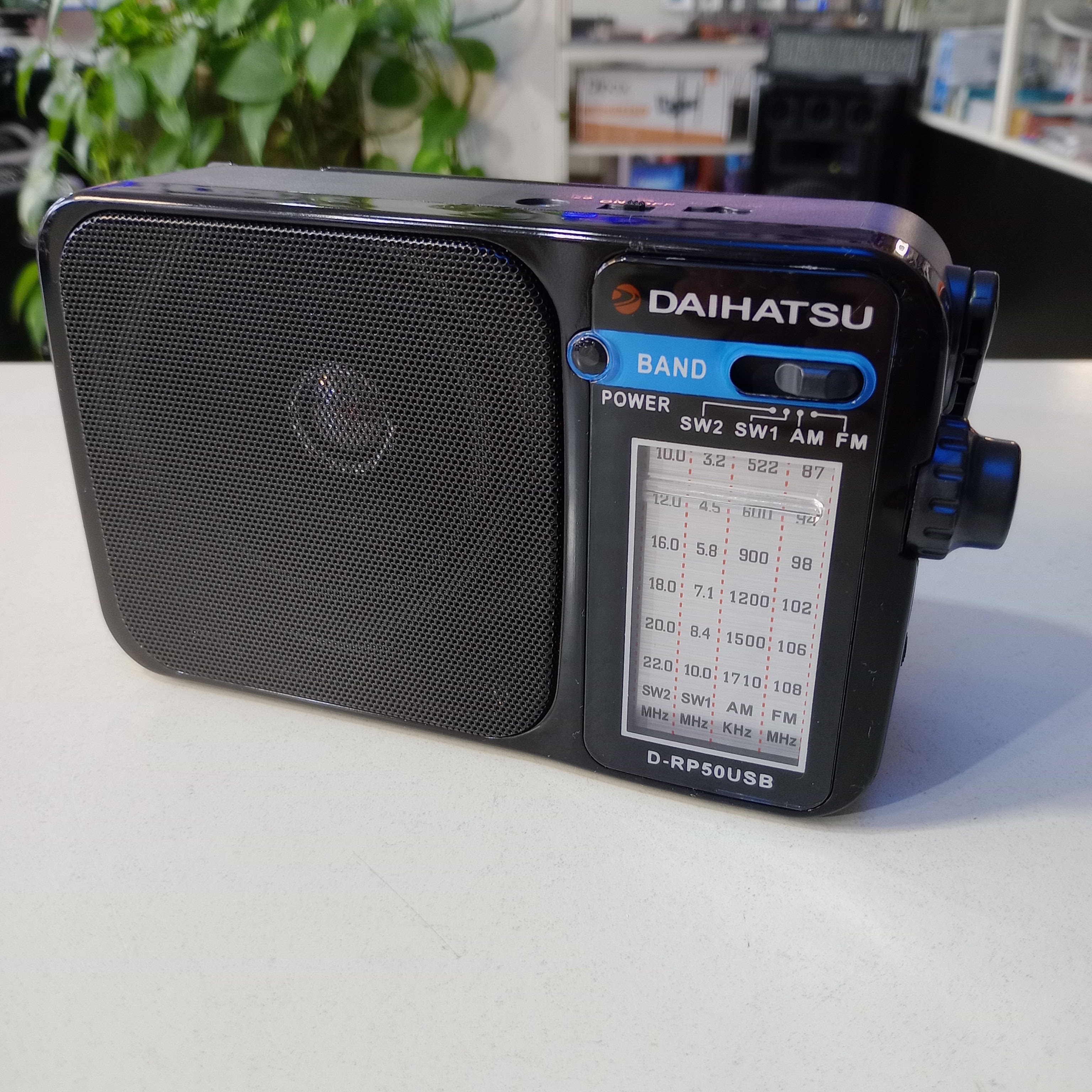 Radio Daihatsu DRP50USB AM-FM -Recargable-Linterna-Ent Aur