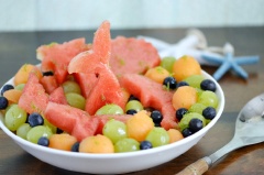 Giờ bạn chỉ việc thưởng thức salad dưa hấu trái cây chua ngọt này thôi nè. Món salad này cực kì giàu chất xơ, khoáng chất cho chị em làn da tươi khỏe, vóc dáng đẹp và tốt lắm đấy. Nhanh lưu lại công thức ngay nào.