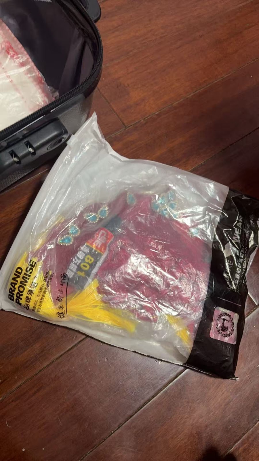 Aksesoris Kepala Merah