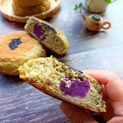 Bánh mì khoai lang tím Nhật Bản đơn giản và dễ làm. Nếu ở nhà có được 1 chiếc máy nhồi bột thì mọi việc còn giản đơn hơn nữa. Tham khảo vào triển ngay những lúc rảnh rỗi đi nhé!
