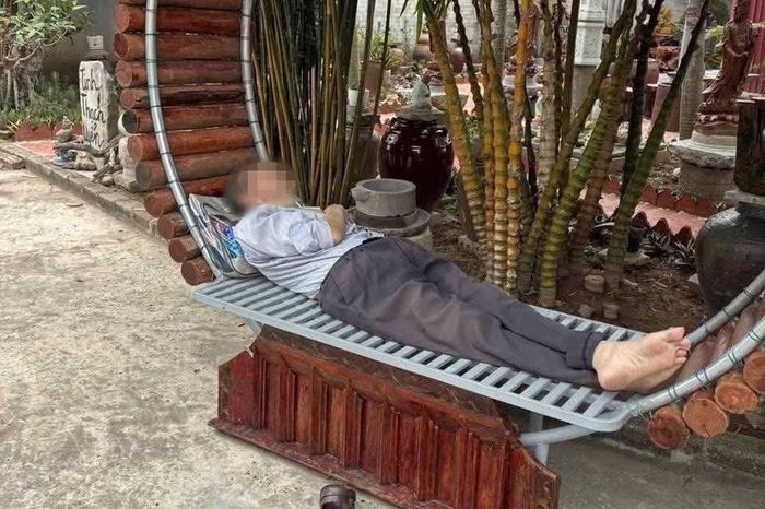 Hoàn cảnh éo le của gia đình cụ ông bị bỏ lại trước cửa chùa - Tạp chí Tri thức