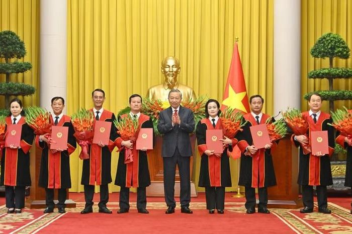 Trao quyết định bổ nhiệm Thẩm phán Tòa án nhân dân tối cao - Đài Phát thanh và truyền hình Hà Nội