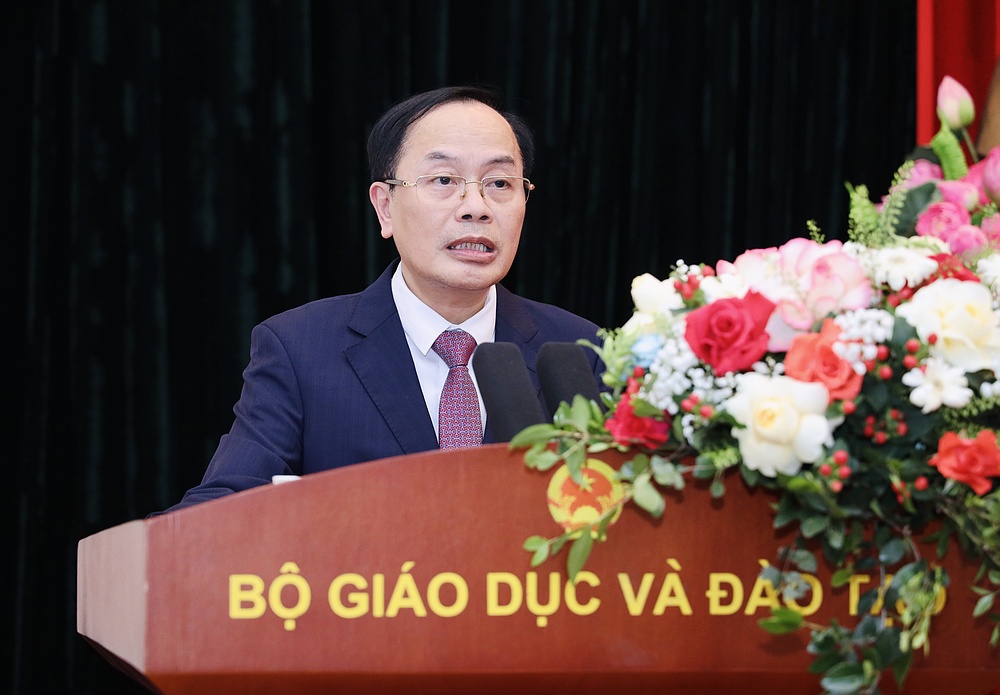 Bộ trưởng Bộ Giáo dục và Đào tạo trao quyết định bổ nhiệm Hiệu trưởng và Phó Hiệu trưởng Trường Đại học Tây Bắc