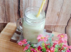 Để nước đậu nguội bớt có thể dùng khi ấm hoặc cũng có thể để nguội rồi thêm đá. Nếu thích dùng ngọt, thêm đường theo khẩu vị. Bảo quả lạnh có thể dùng dần trong ngày nhé!