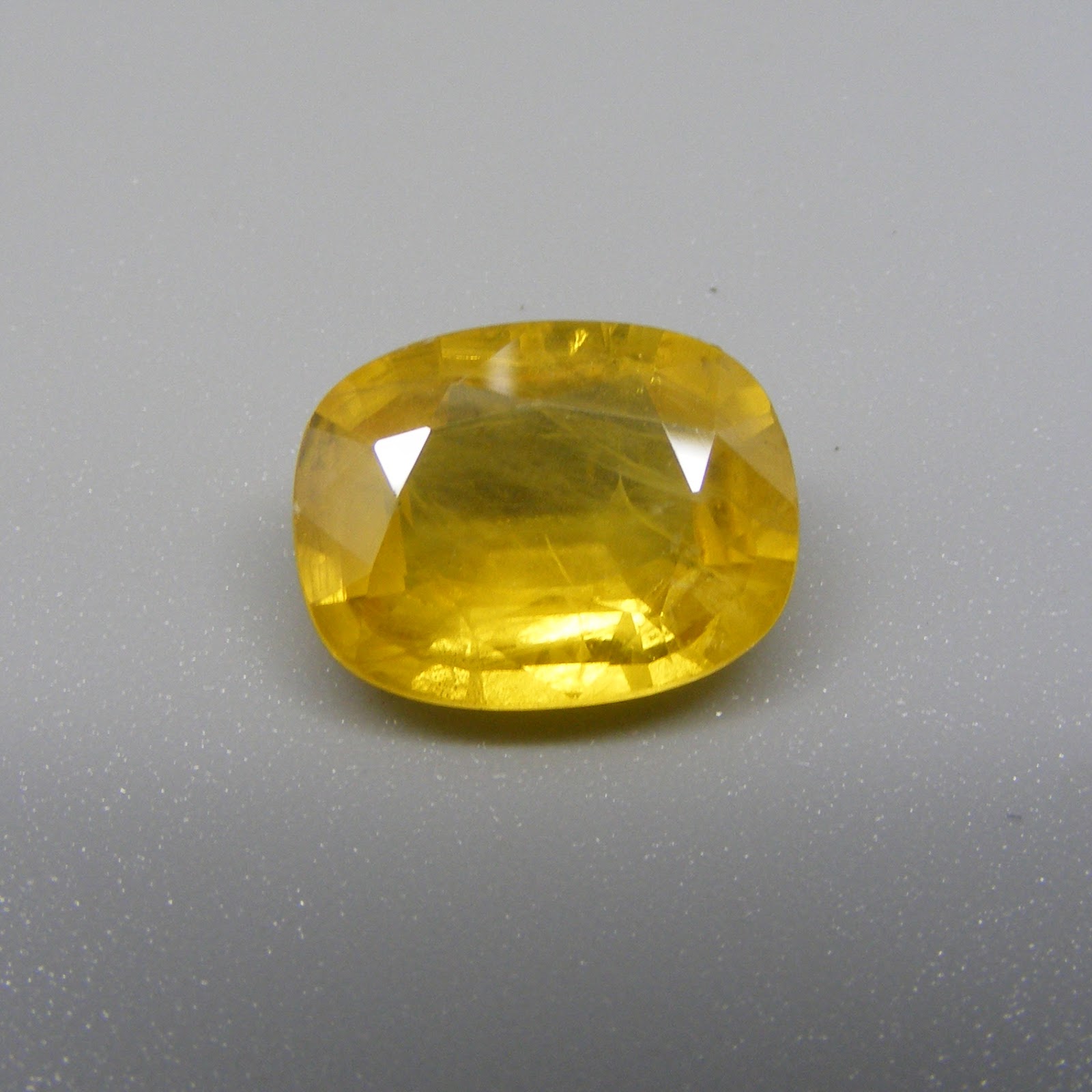 Natural bangkok Yellow Sappire 5.98 cts