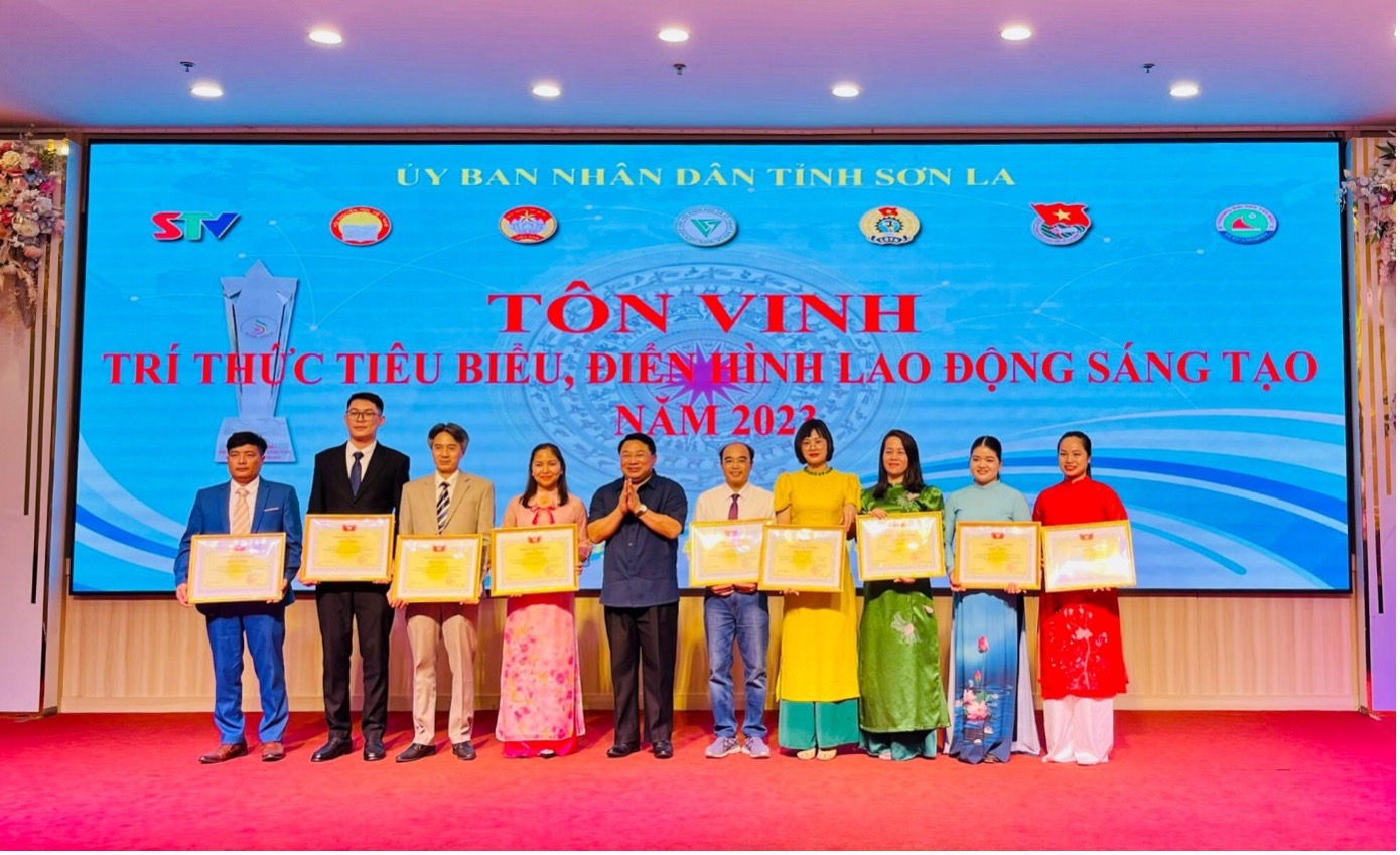 Lễ tôn vinh trí thức tiêu biểu, điển hình lao động sáng tạo tỉnh Sơn La năm 2023