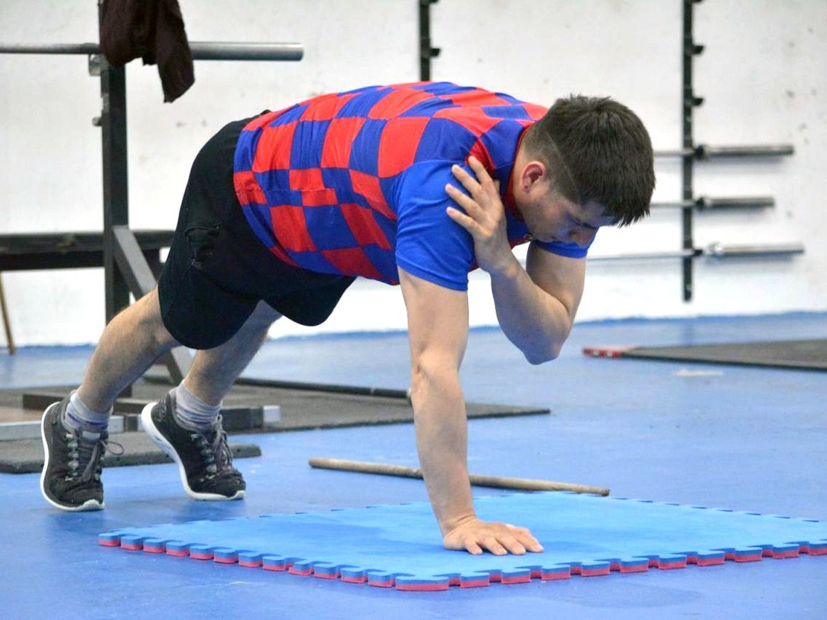 Gobierno invita a jóvenes a sumarse a las clases de acondicionamiento físico en la casa del deporte en río grande