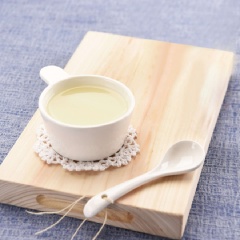Đợi sữa nguội rồi lọc qua rây để sữa được mịn. Cuối cùng cho sữa vào ngăn mát tủ lạnh bảo quản và thưởng thức. Bạn đã thưởng thức qua sữa gạo nhưng chắc hẳn chưa uống thử sữa gạo chuối đúng không nào. Sữa gạo chuối thoang thoảng hương thơm của gạo và vị ngọt dịu nhẹ của chuối. Đây là thức uống dễ làm, nhanh chóng và cực kì bổ dưỡng. Các mẹ nội trợ hãy thực hiện ngay cho con em mình nha.