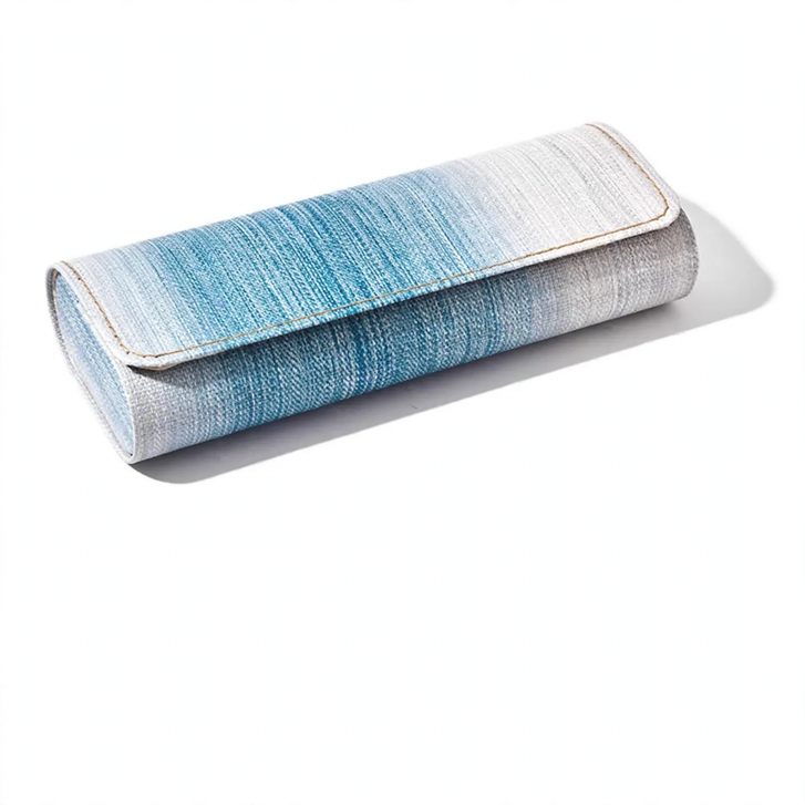 Fabric glasses case with magnetic closure