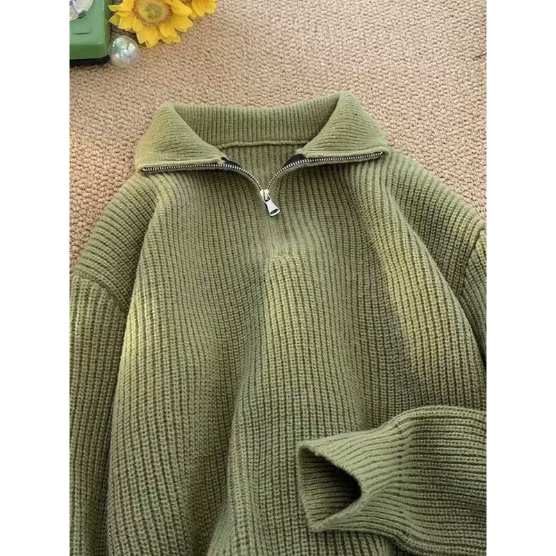 Men's knitted sweater with zipper and ribbed texture