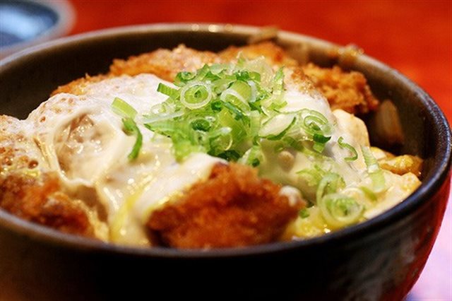 Katsudon - Cơm Thịt Heo Tẩm Bột Nhật Bản