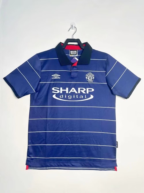 Manchester United 1999-00, segunda equipación (negra).jpeg