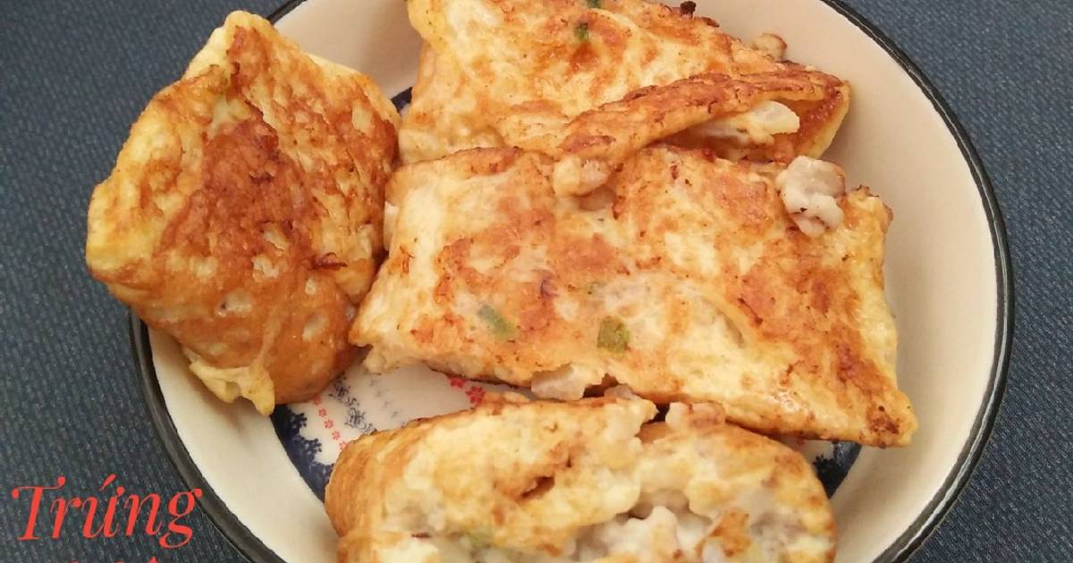 Trứng chiên mực hành tây cho bé 12m+