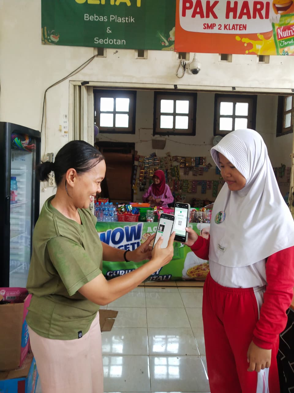 Bebas Plastik & Sedotan - Pak Hari SMP 2 Klaten