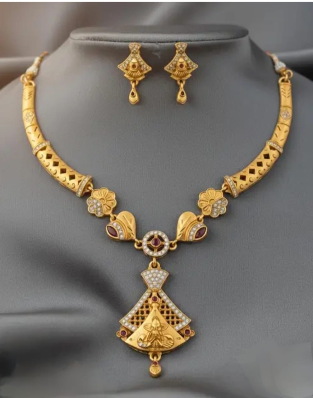Traditional Triveni Trikon Heritage Gold Necklace Set with Earrings for Women thumbnail 2