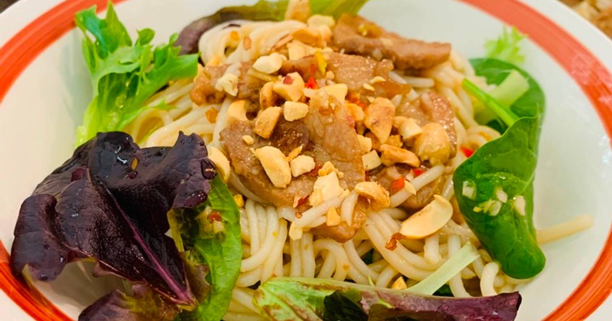 Bún xào thịt heo