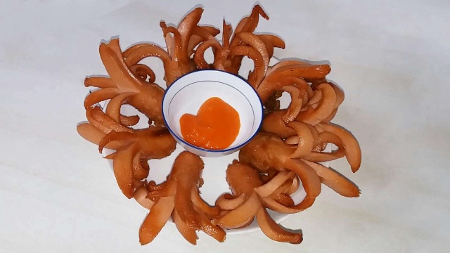 Xúc Xích Hình Bạch Tuộc