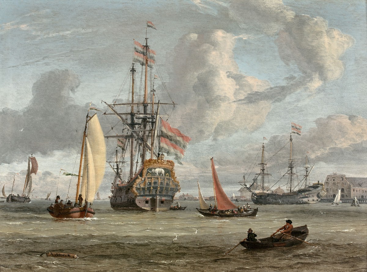Grand navire de la couronne du Danemark près dun littoral