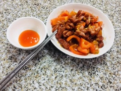 Vậy là chúng ta đã có ngay món Xúc xích cocktail xào ớt chuông sốt chua ngọt cực kì nhanh chóng cho bữa cơm gia đình rồi đó. Bạn có thể lưu công thức lại và thử làm ngay nhé.