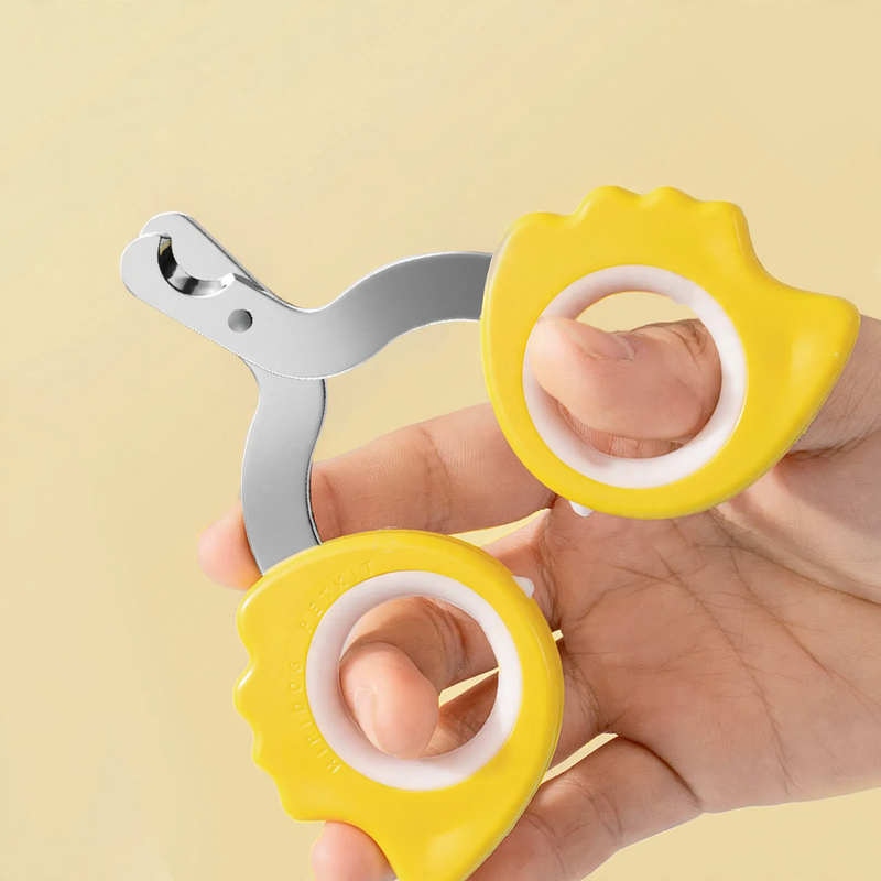Nail clipper for cats and dogs