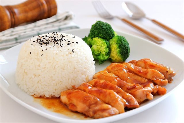Cơm Gà Chiên Mắm