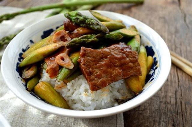 Thịt Bò Xào Măng Tây Tươi
