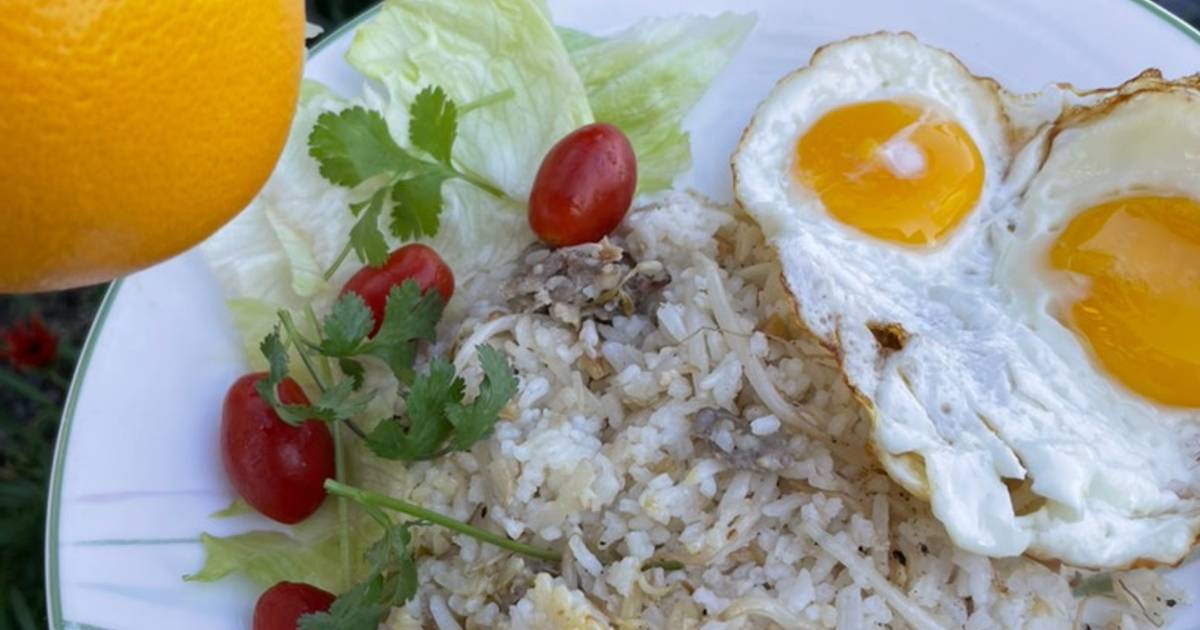 Cơm chiên tỏi trứng ốpla