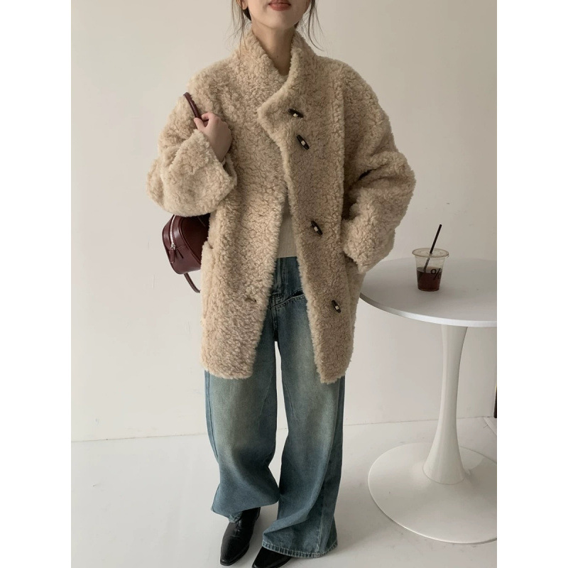 Wool coat with a stand-up collar and toggle buttons