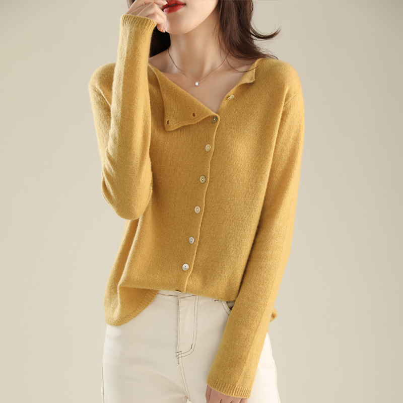 Women's cardigan with button placket