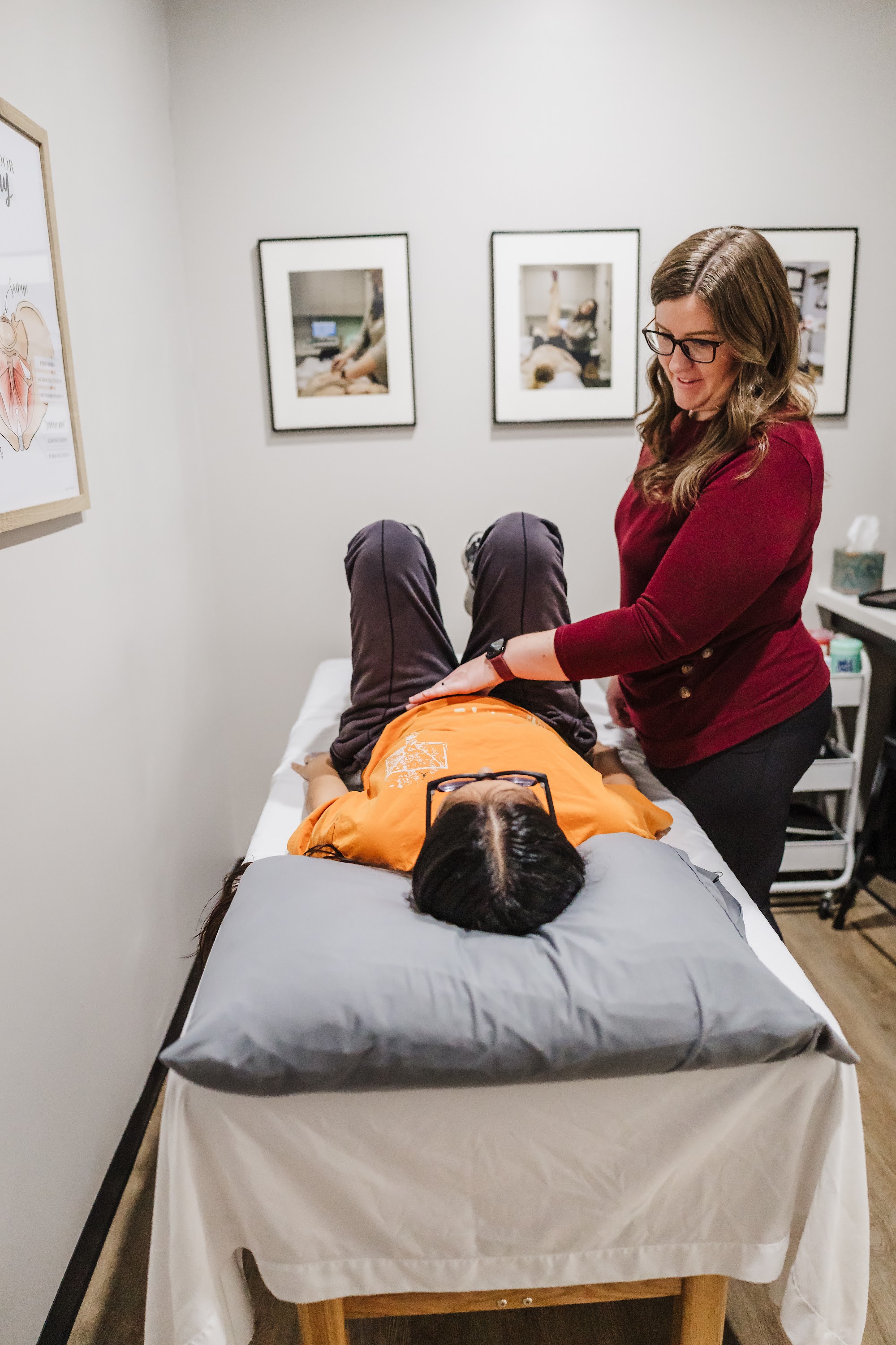 Dr. Katie working with a pelvic floor PT patient at Ignite