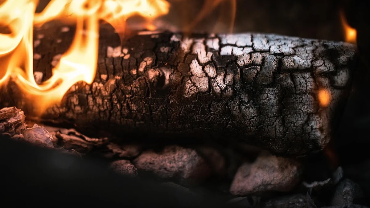 발등에 불 떨어지다 의미와 비슷한 표현 비교