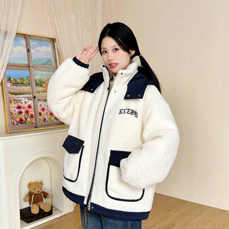 Lined women's winter jacket in shearling look