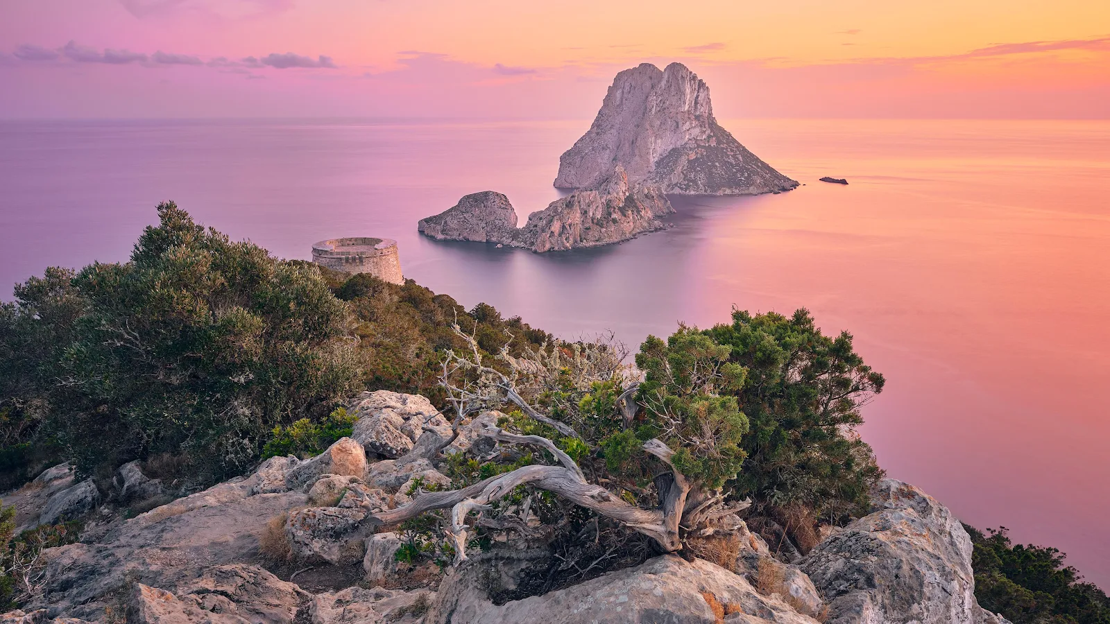 Es Vedra Island At Sunset - Landscape Photography 4K Wallpaper (3840x2160)