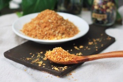 Ruốc gà đơn giản với hương vị thơm ngon, giòn giòn, đậm đà ăn cùng cơm nóng hoặc cháo trắng là nhất luôn đấy. Còn chờ gì mà chúng ta không nhanh chóng lưu lại công thức ngay nào.