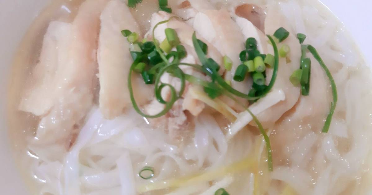 Phở gà từ mì lá tươi