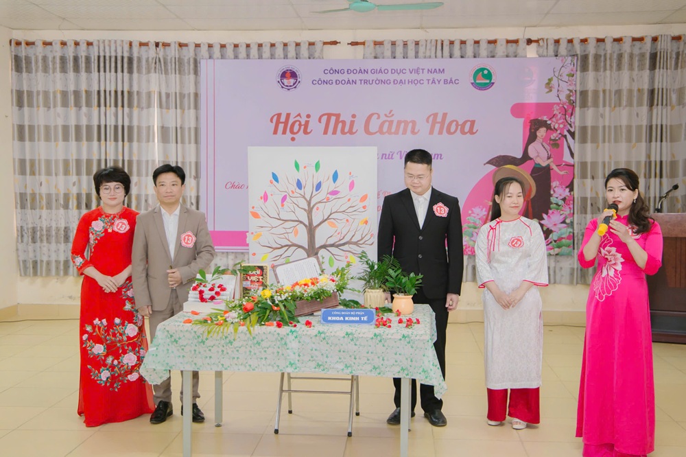 Công đoàn Trường đại Học Tây Bắc tổ chức hội thi cắm hoa chào mừng ngày Quốc tế phụ nữ 8/3