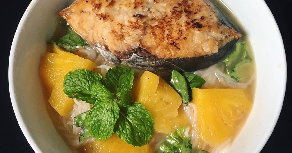 Bún cá ngừ nấu trái thơm